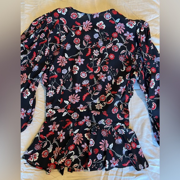 Banana Republic NWT wrap blouse, floral pattern, 3/4 puffy sleeves elastic ends - Picture 4 of 5